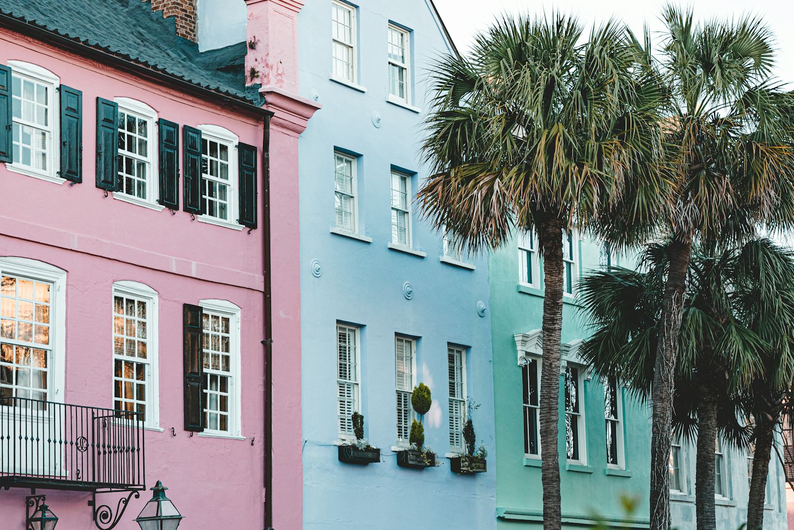 The pastel houses of Rainbow Row in Charleston, South Carolina
