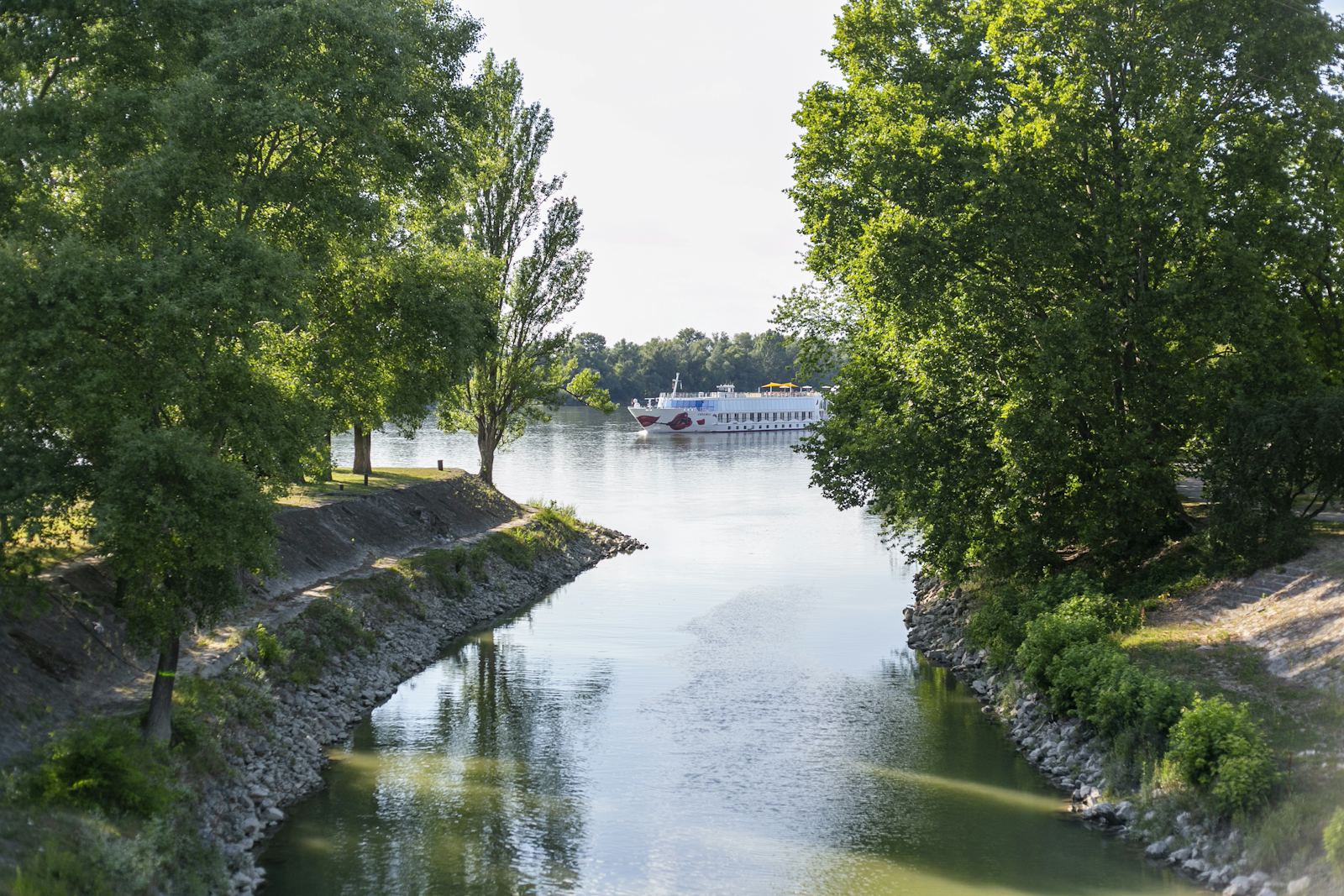 River Cruise for Seniors β Compare Ease of Boarding